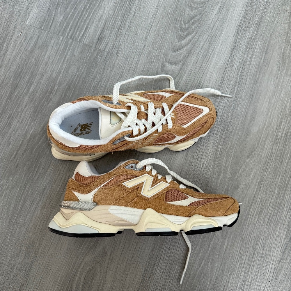 LIKE NEW - New Balance 9060